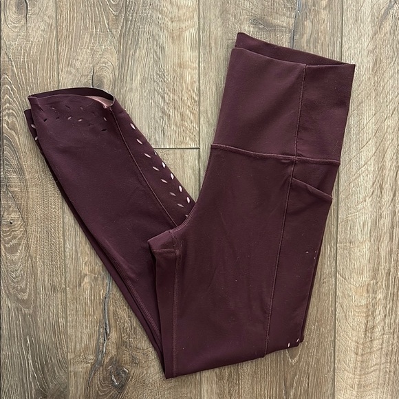 Worn once - ATHLETA Salutation Stash Pocket Laser Cut 7/8 Tights - Picture 4 of 6
